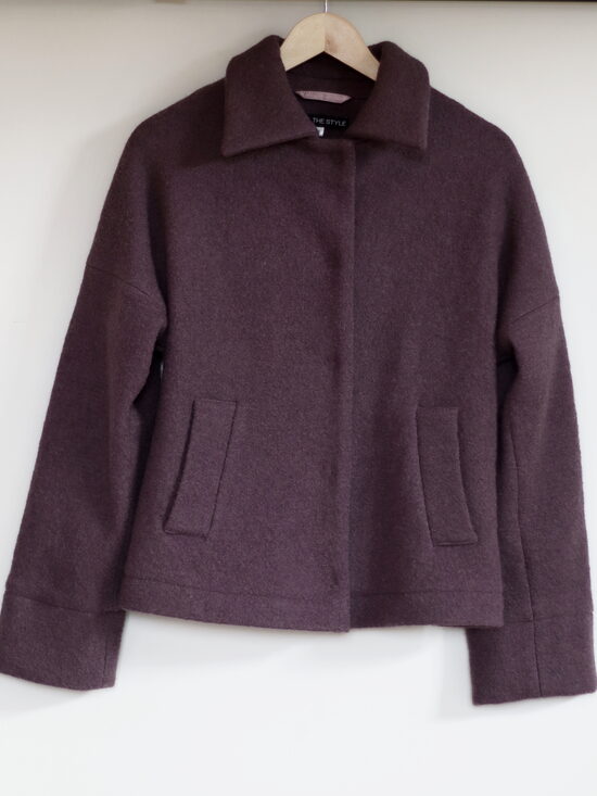 Violeta vilnas virsjaka ar oderi